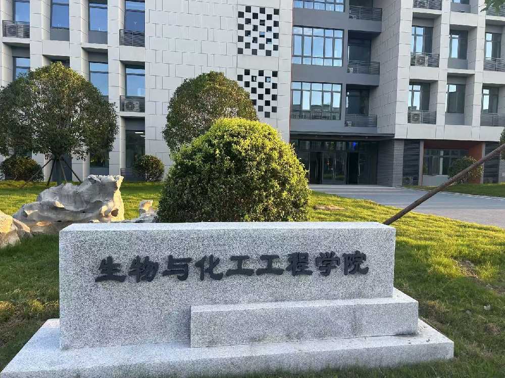 西乌珠穆沁旗扬州职业大学体育场高杆灯项目